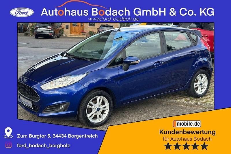 Blau Gebraucht 2016 Ford Fiesta Celebration Kleinwagen | 8.490 € (Fairer Preis) - Bild 1/4