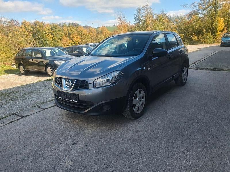 Grau Gebraucht 2012 Nissan Qashqai SUV | 6.900 € (Fairer Preis) - Bild 1/4