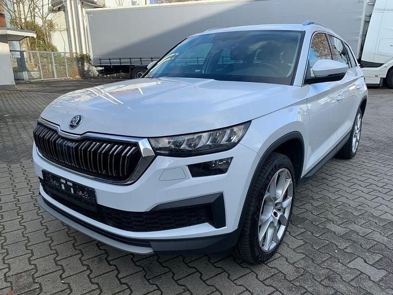 Weiß Gebraucht 2022 Skoda Kodiaq Style SUV | 23.900 € (Fairer Preis) - Bild 1/4