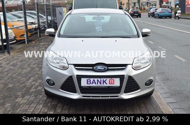 Gebraucht Ford Focus Trend 125 PS (91 kW) 2011 Silber Limousine
