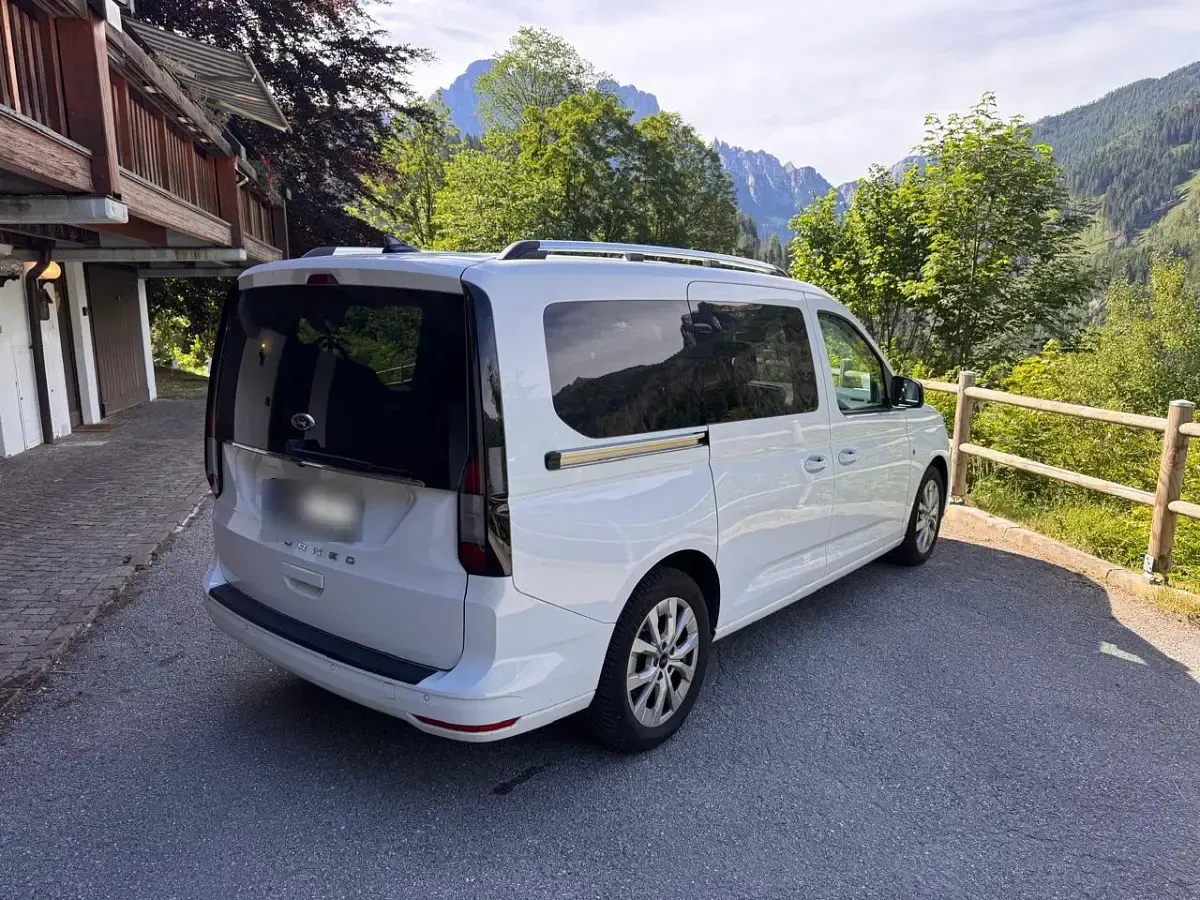 Gebraucht Ford Grand Tourneo Connect Titanium 122 PS (89 kW) 2024 Weiß Van / Kleinbus