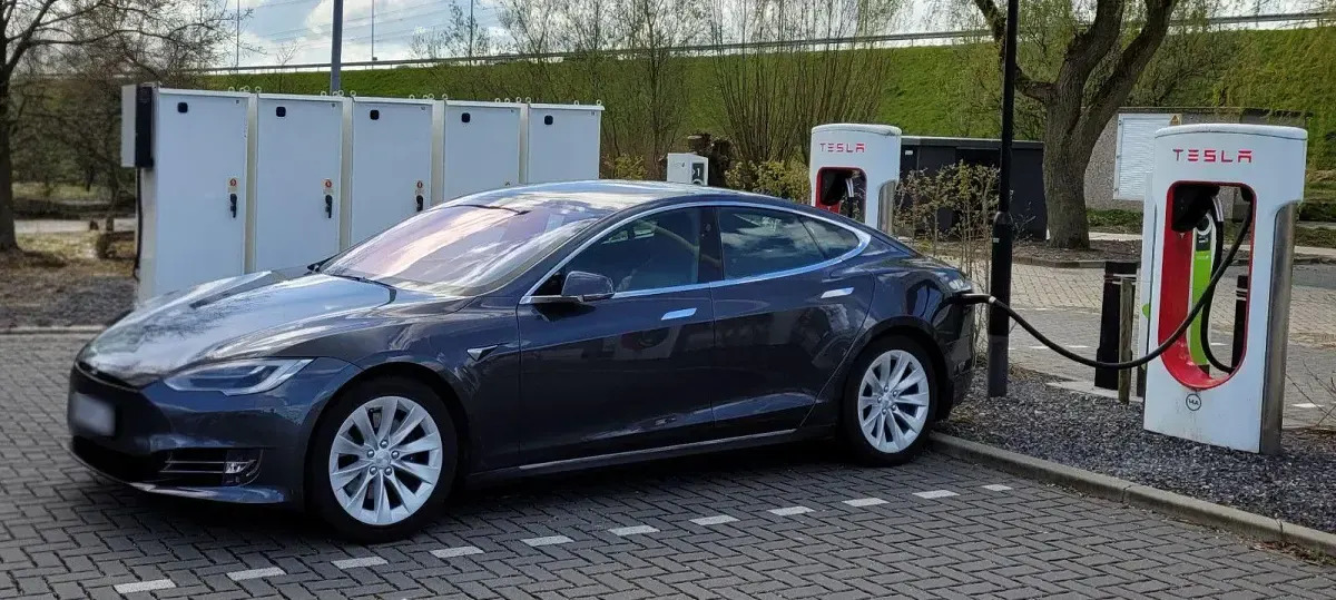 Usata Tesla Model S 350 kW (476 CV) 2017 Argento Utilitaria