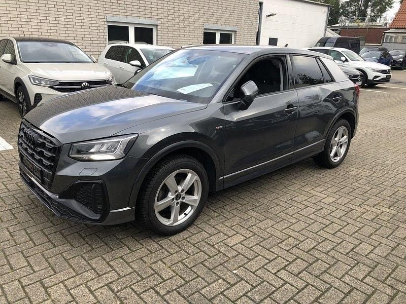 Daytonagrau perleffekt (metallic) Gebraucht 2023 Audi Q2 S-Line SUV | 22.800 € (Guter Preis) - Bild 1/4
