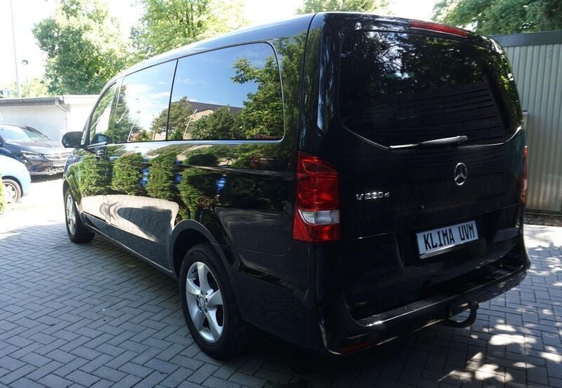 Gebraucht Mercedes V220 163 PS (119 kW) 2018 Obsidianschwarz metallic Van / Kleinbus