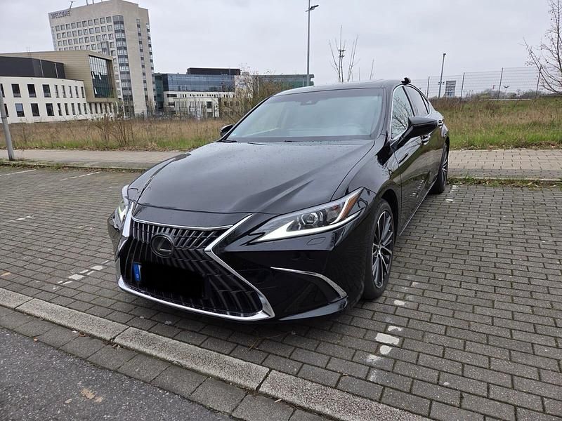 Gebraucht Lexus ES300H 218 PS (160 kW) 2022 Schwarz Limousine