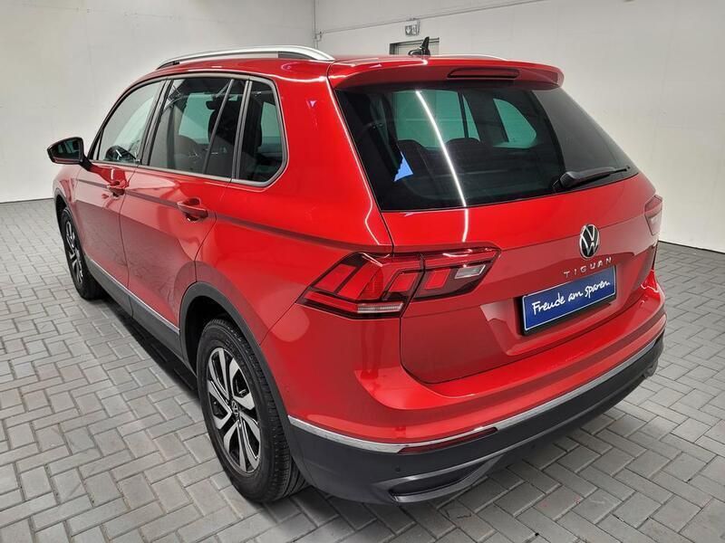 Gebraucht VW Tiguan Active 150 PS (110 kW) 2022 Rot (kings red metallic) SUV
