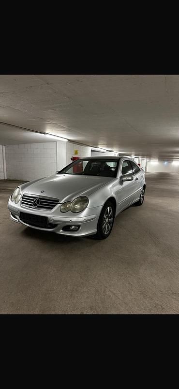 Silber Gebraucht 2005 Mercedes CL200 Coupé | 2.100 € - Bild 1/4