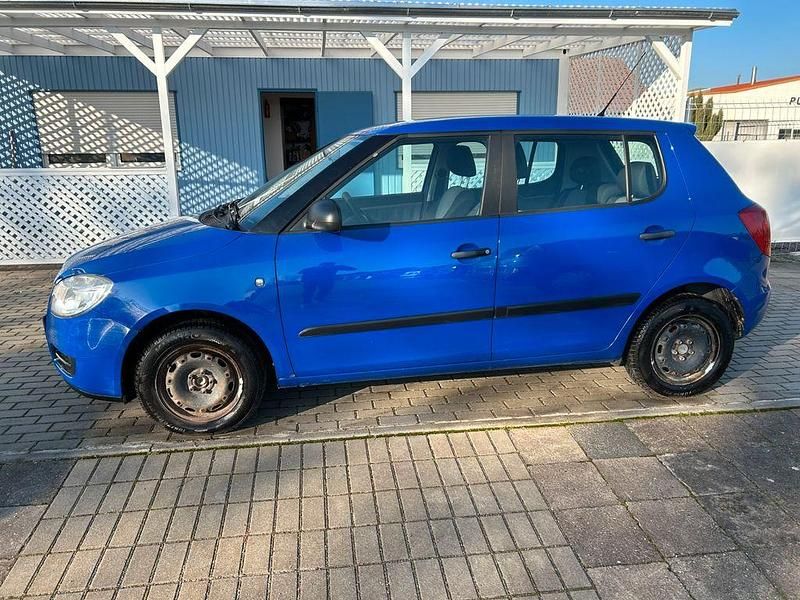 Gebraucht Skoda Fabia 60 PS (44 kW) 2009 Blau Limousine