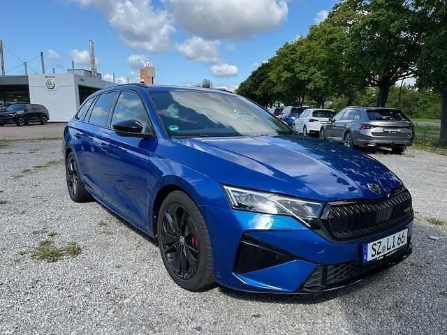 Blau Gebraucht 2024 Skoda Octavia RS Kombi | 36.789 € (Superpreis) - Bild 1/4