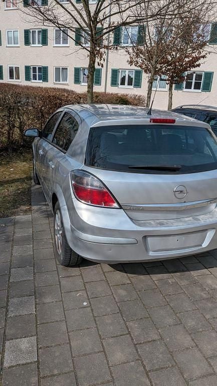 Gebraucht Opel Astra 105 PS (77 kW) 2007 Silber Limousine