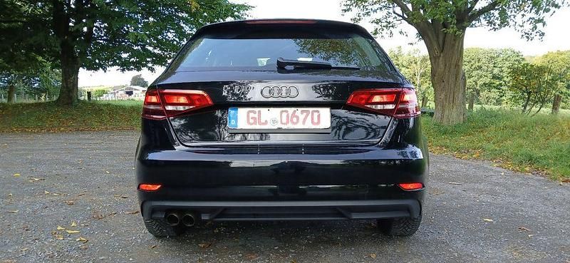 Schwarz Gebraucht 2018 Audi A3 Sportback Basis Limousine | 15.650 € (Guter Preis) - Bild 1/4