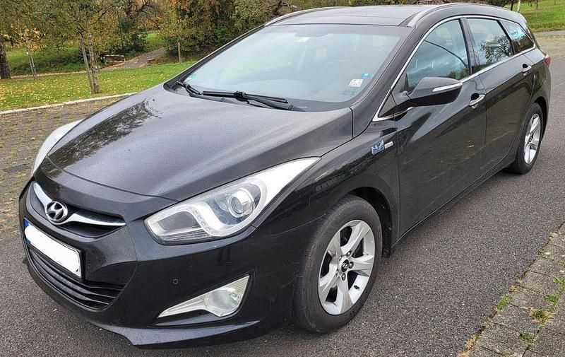 Schwarz Gebraucht 2012 Hyundai i40 Style Kombi | 6.200 € (Fairer Preis) - Bild 1/4