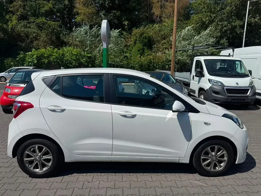 Gebraucht Hyundai i10 Intro Edition 67 PS (49 kW) 2014 Weiß Kleinwagen