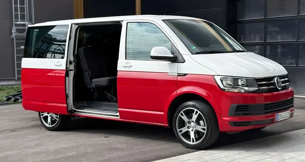 Gebraucht VW Caravelle Comfortline 204 PS (150 kW) 2018 Rot Van