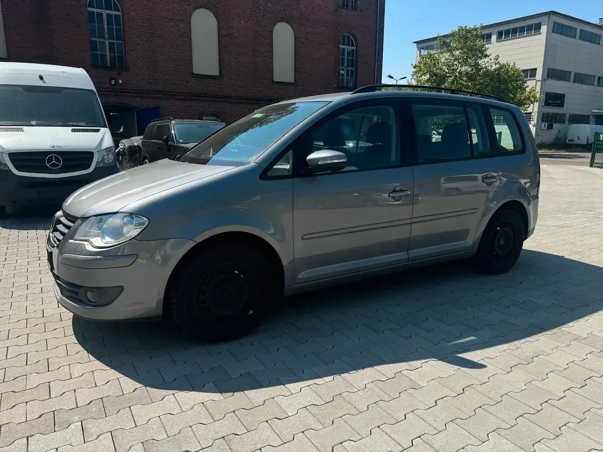 Gebraucht VW Touran Trendline 105 PS (77 kW) 2010 Grau Van / Kleinbus