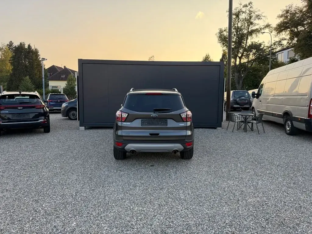 Gebraucht Ford Kuga Trend 150 PS (110 kW) 2017 Grau SUV