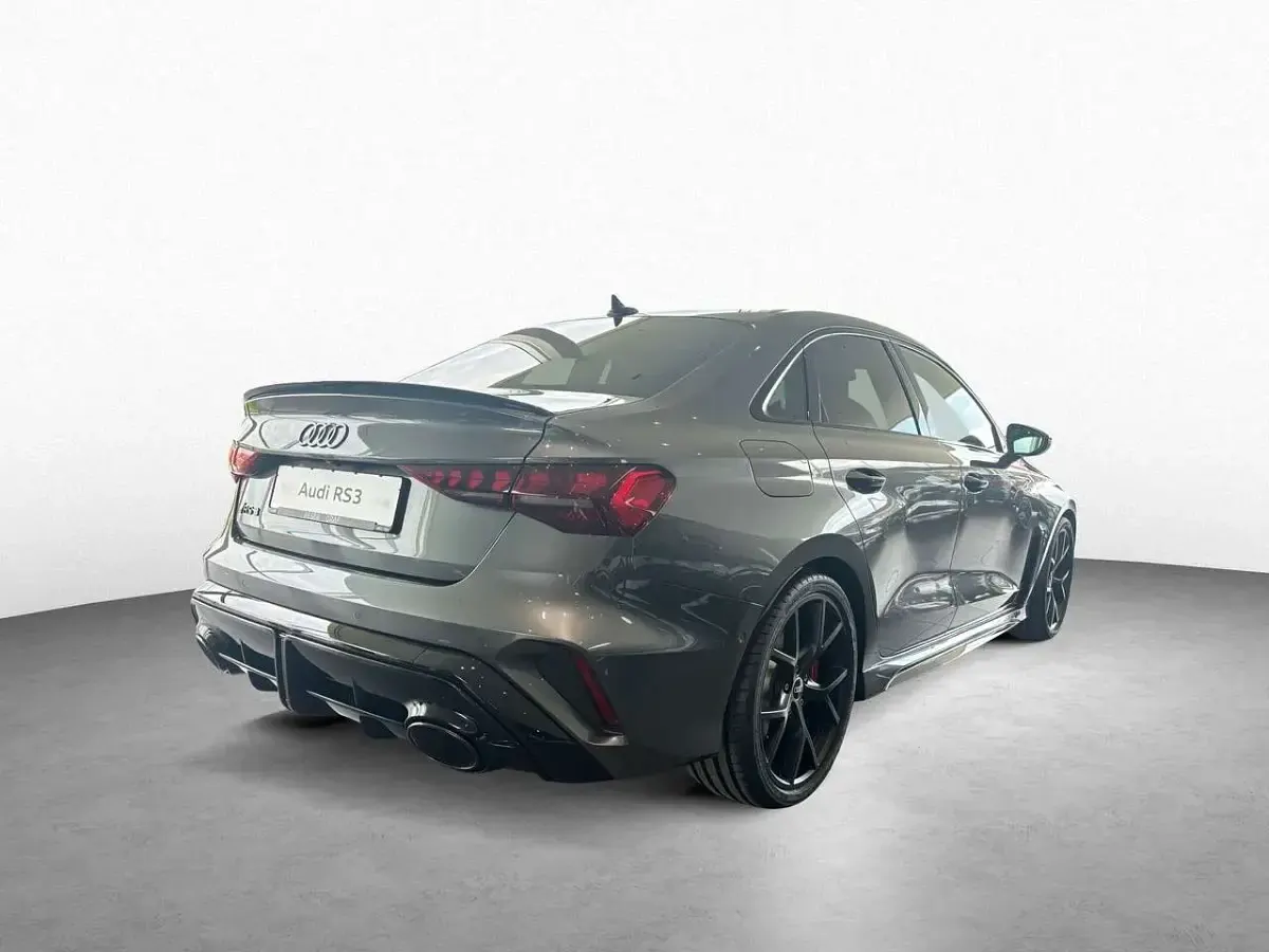 Neu Audi RS3 Sport 400 PS (294 kW) 2026 Daytonagrau perleffekt Limousine