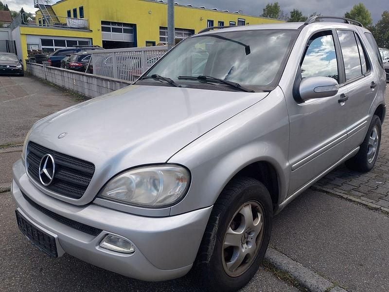 Silber Gebraucht 2001 Mercedes ML270 SUV | 3.299 € (Superpreis) - Bild 1/4