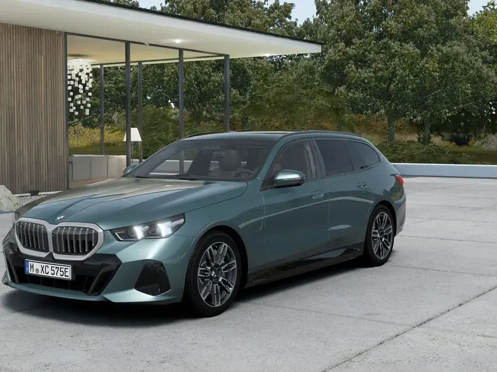 Gebraucht BMW 550e Comfort Edition 489 PS (359 kW) 2025 Cape york grün (grün) Kombi