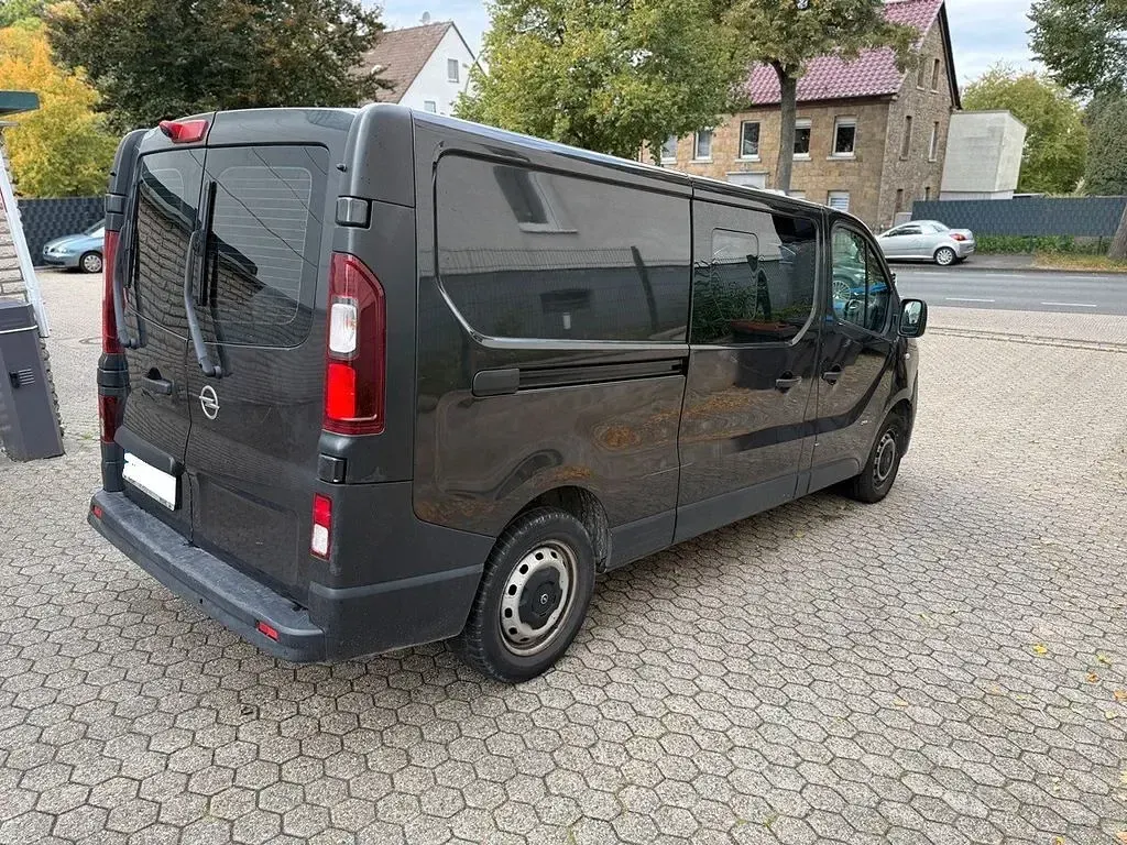 Gebraucht Opel Vivaro 145 PS (106 kW) 2016 Schwarz Van / Kleinbus
