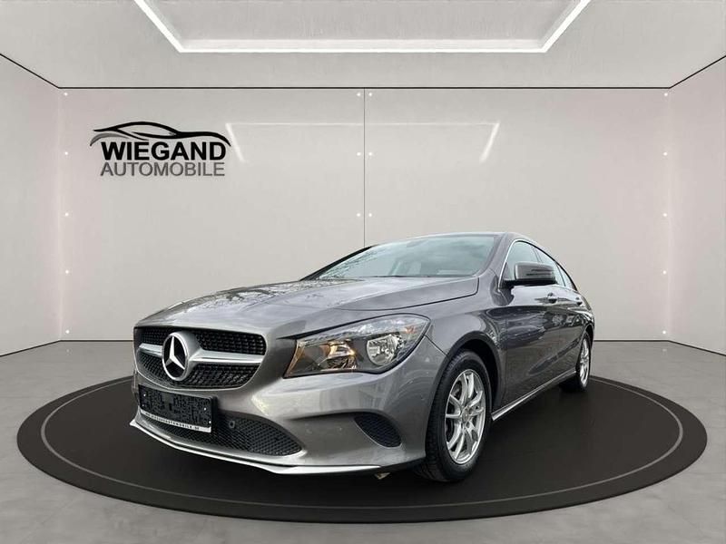 Gebraucht Mercedes CLA200 156 PS (114 kW) 2016 Mountaingrau  met. Kombi