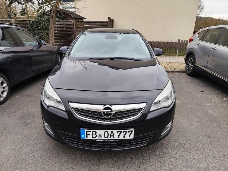 Gebraucht Opel Astra Selection 116 PS (85 kW) 2011 Schwarz Limousine