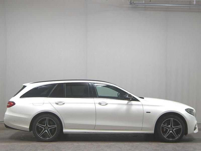 Gebraucht Mercedes E300 AMG line 306 PS (225 kW) 2020 Weiss Limousine