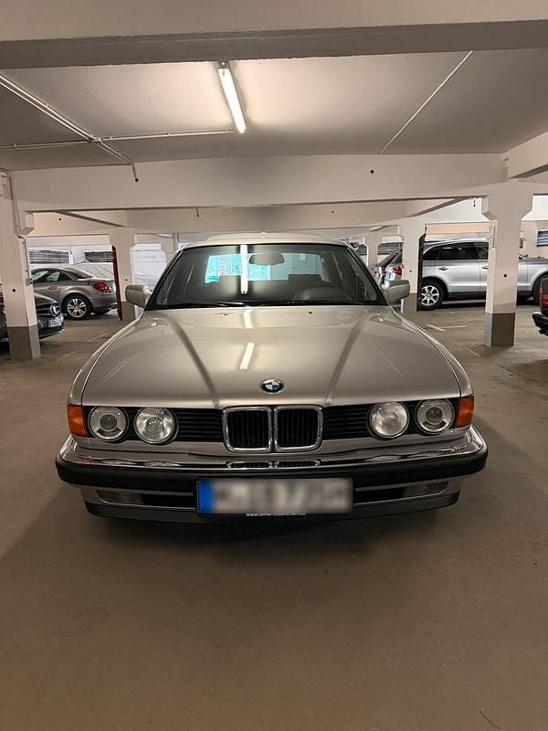 Gebraucht BMW 735 211 PS (155 kW) 1990 Silber Limousine