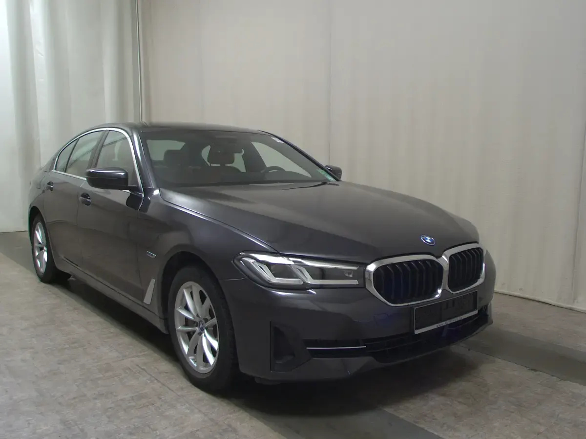 Gebraucht BMW 530e Sport Line 292 PS (214 kW) 2021 Schwarz Limousine