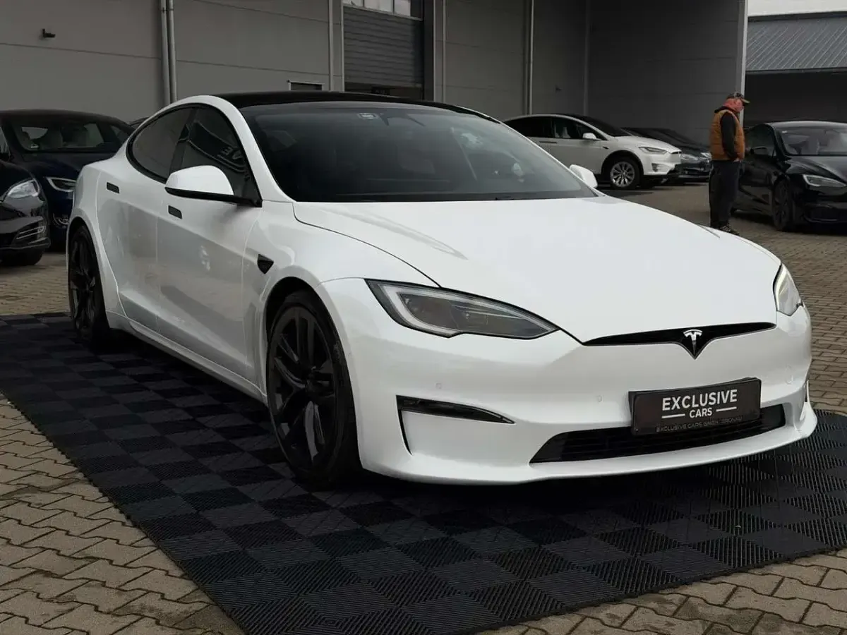 Gebraucht Tesla Model S Plaid 759 kW (1033 PS) 2022 Pearl white multicoat Kleinwagen