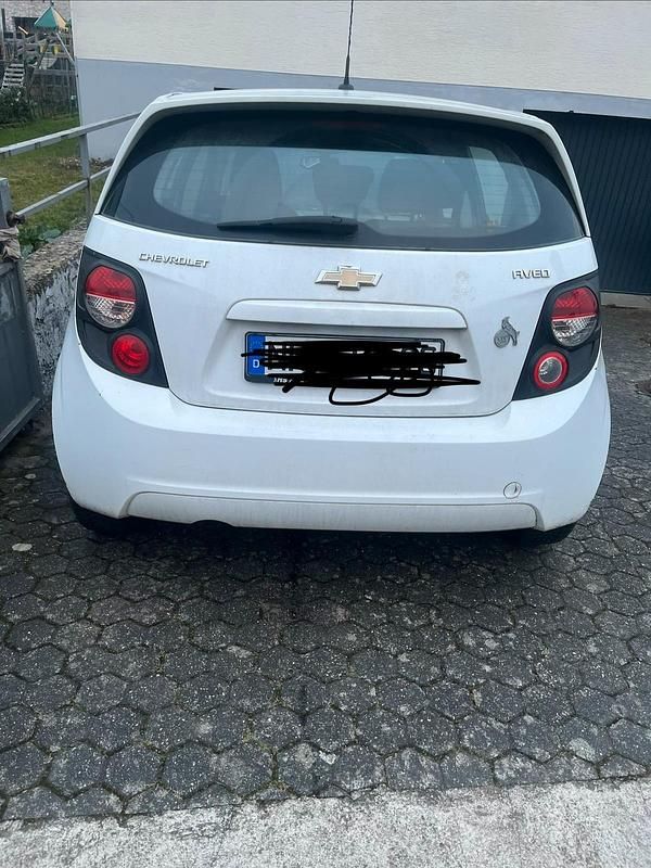 Gebraucht Chevrolet Aveo 101 PS (74 kW) 2011 Weiß Kleinwagen