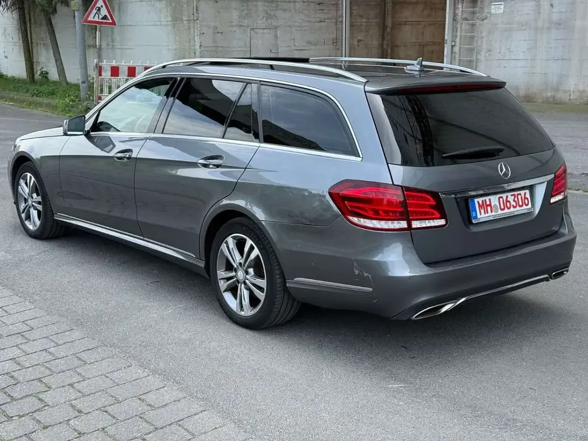 Gebraucht Mercedes E350 258 PS (189 kW) 2016 Selenitgrau Kombi