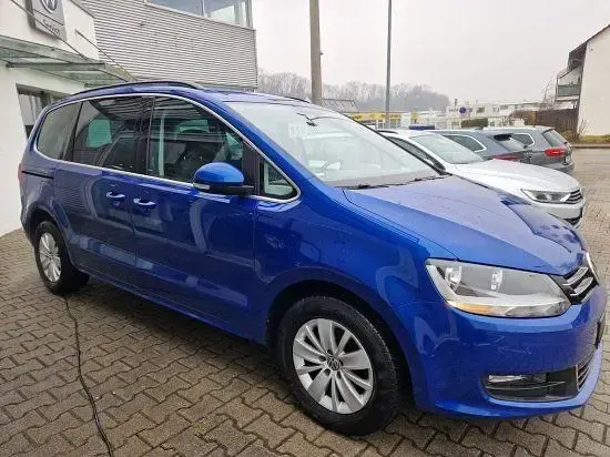Gebraucht VW Sharan Comfortline 150 PS (110 kW) 2018 Ravennablau Van / Kleinbus
