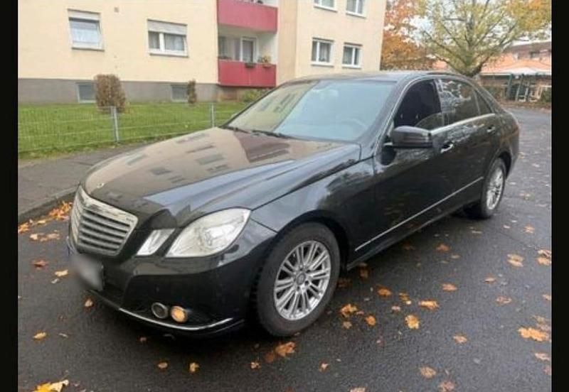 Gebraucht Mercedes E250 204 PS (150 kW) 2009 Schwarz Limousine