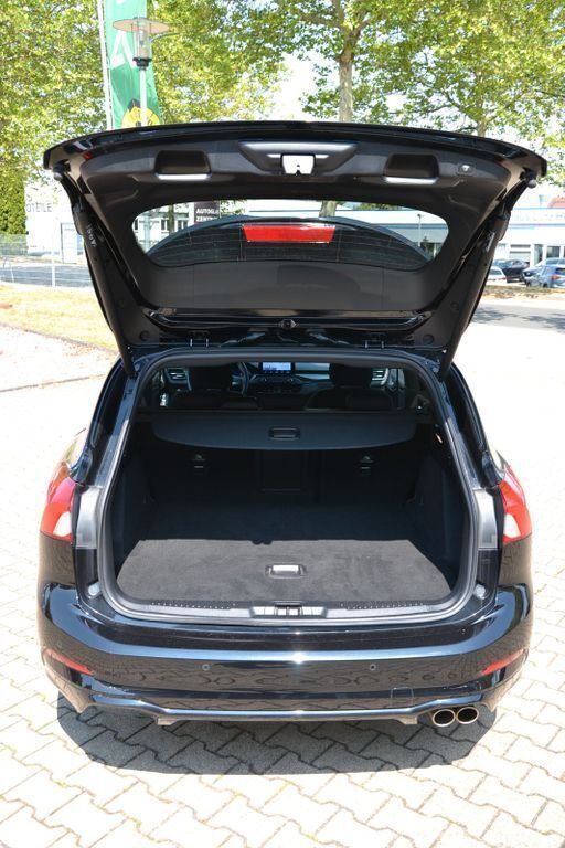 Gebraucht Ford Focus ST-Line X 125 PS (91 kW) 2020 Schwarz Limousine