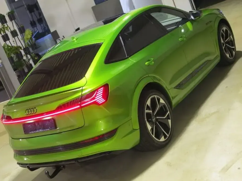 Usata Audi e-tron 369 kW (503 CV) 2023 Verde SUV