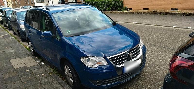 Grau Gebraucht 2007 VW Touran Van / Kleinbus | 3.900 € - Bild 1/4