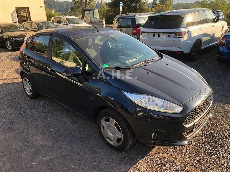 Blau Gebraucht 2017 Ford Fiesta Titanium Kleinwagen | 5.550 € (Superpreis) - Bild 1/4