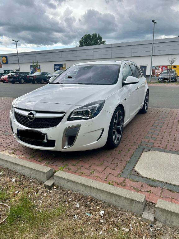 Weiß Gebraucht 2015 Opel Insignia OPC Kombi | 17.500 € - Bild 1/4