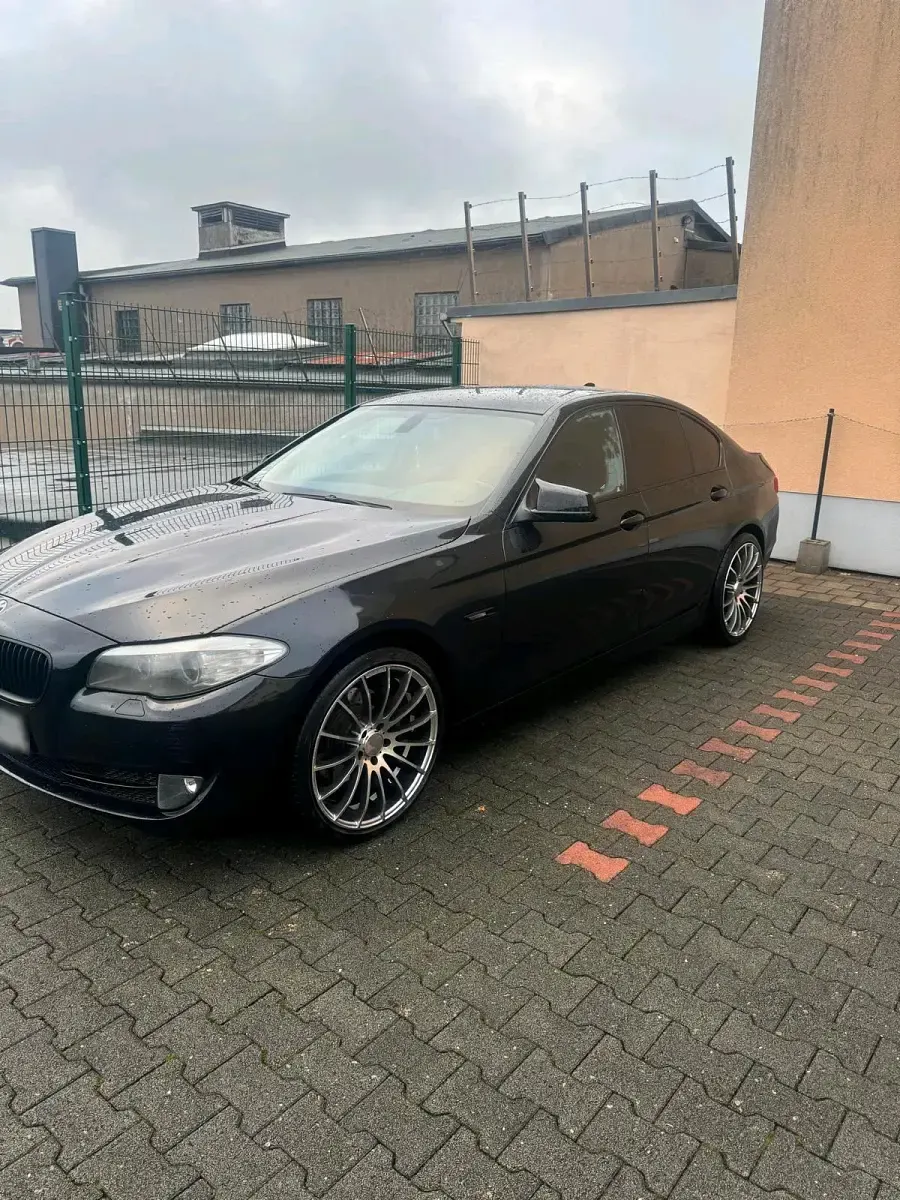 Gebraucht BMW 523 204 PS (150 kW) 2010 Schwarz Limousine