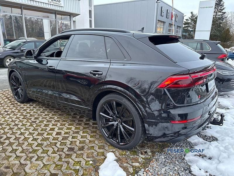 Gebraucht Audi Q8 S-Line 286 PS (210 kW) 2024 Mythosschwarz metallic SUV