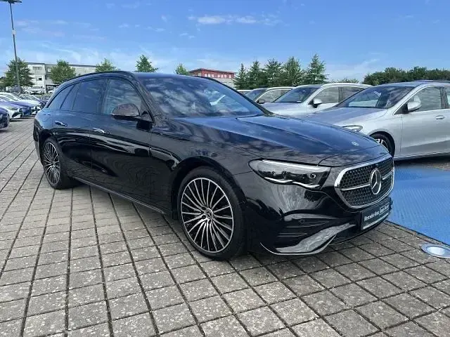 Gebraucht Mercedes E450 AMG 367 PS (269 kW) 2025 Metalliclack obsidianschwarz Kombi