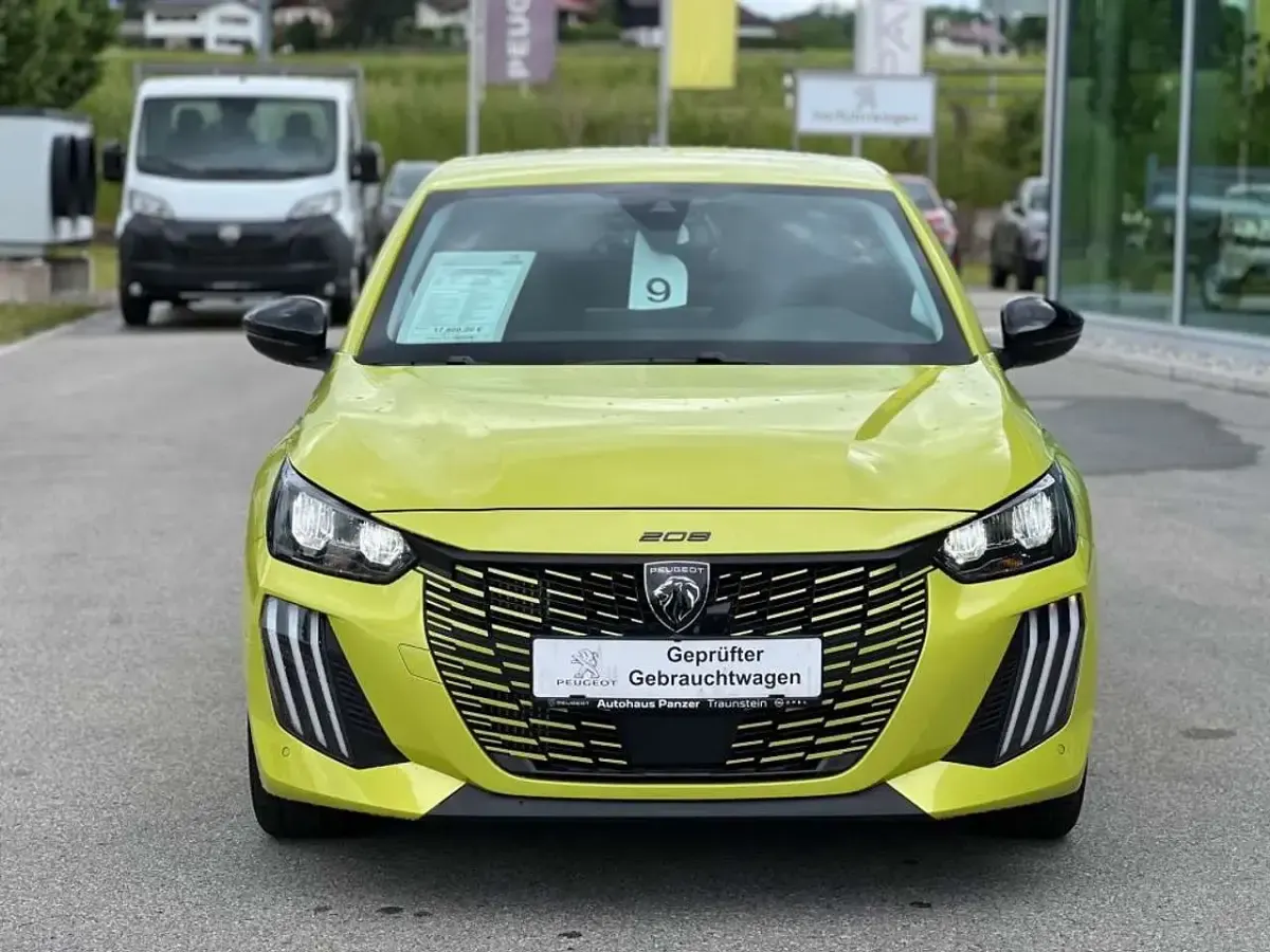 Gebraucht Peugeot 208 Allure 101 PS (74 kW) 2024 Agueda gelb Kleinwagen
