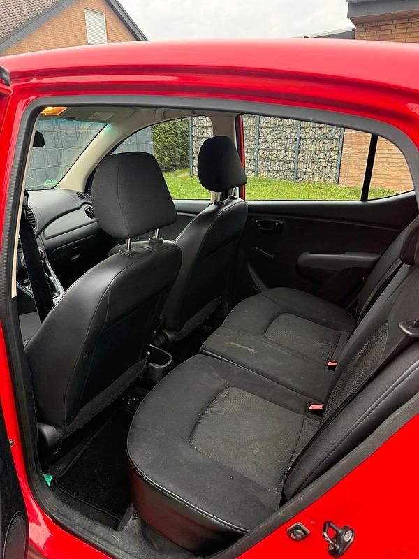 Gebraucht Hyundai i10 69 PS (50 kW) 2012 Rot Kleinwagen