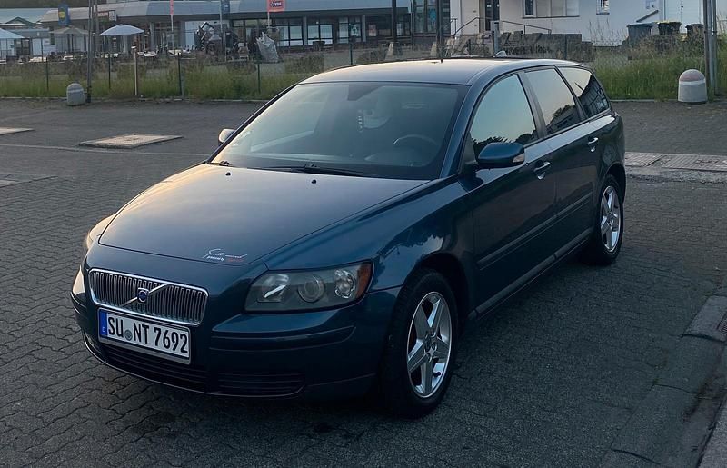 Blau Gebraucht 2005 Volvo V50 Kombi | 2.100 € (Fairer Preis) - Bild 1/4