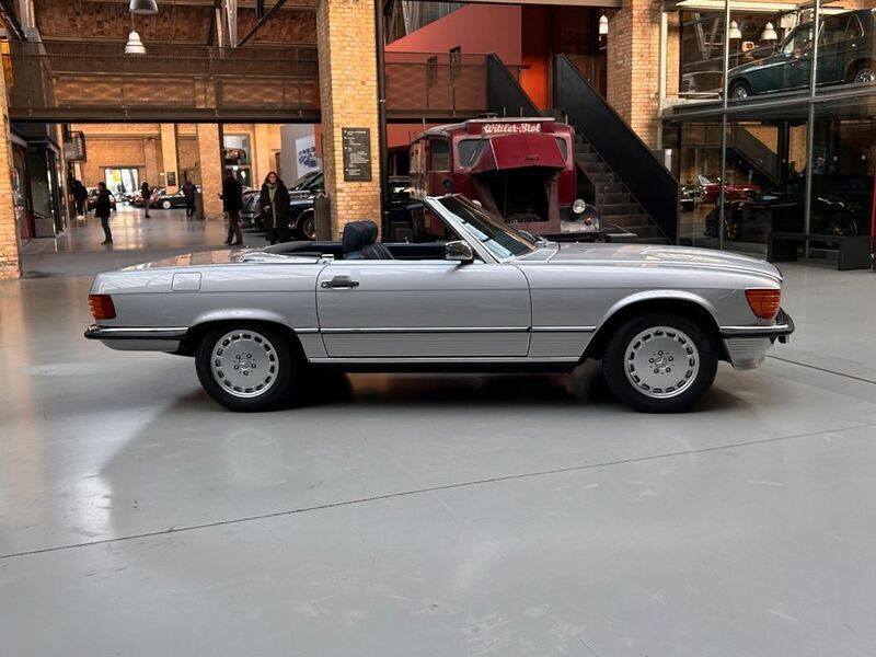 Silber Gebraucht 1986 Mercedes 560 Cabrio | 52.500 € - Bild 1/4