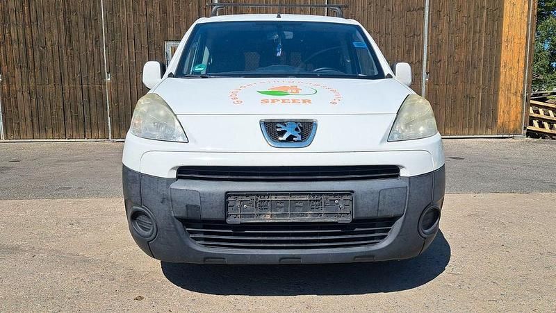 Weiß Gebraucht 2012 Peugeot Partner Comfort Van / Kleinbus | 1.990 € (Fairer Preis) - Bild 1/4