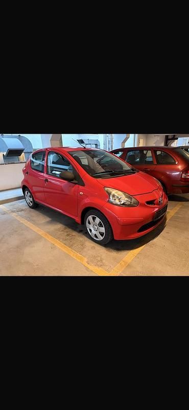 Gebraucht Toyota Yaris 65 PS (47 kW) 2007 Rot Kleinwagen