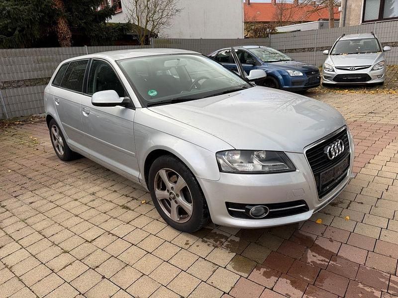 Silber Gebraucht 2011 Audi A3 Attraction Limousine | 4.950 € (Fairer Preis) - Bild 1/4