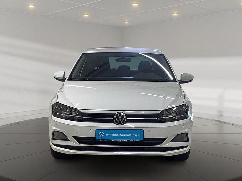 Weiß Gebraucht 2021 VW Polo Comfortline Limousine | 13.990 € (Fairer Preis) - Bild 1/3